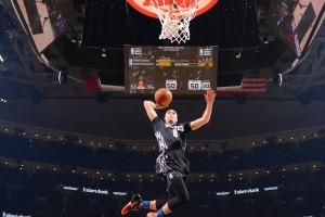 开云体育APP下载-街道轰鸣与球场咆哮，当F1引擎遇见辽宁铁血