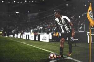 开云官网-新疆队完胜魔术，布克在年度焦点之战接管比赛，诠释何谓大场面先生