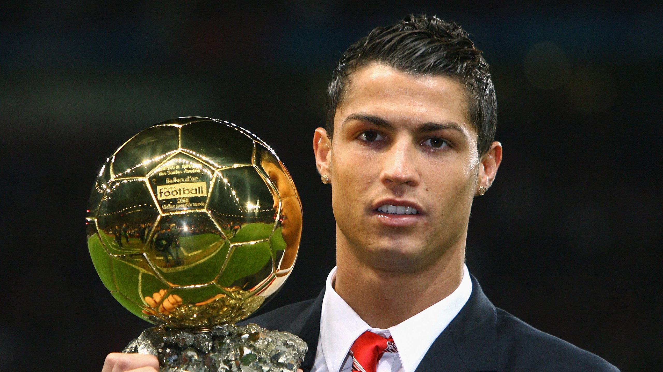 欧冠半决赛之夜，福登在焦点战证明自己，曼城新王加冕时